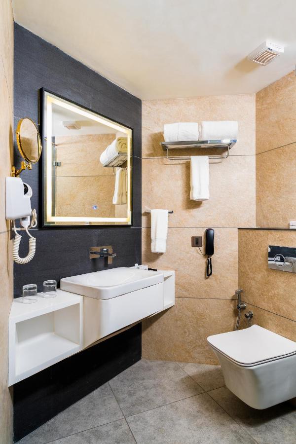 Marine Inn Hotel Kochi Kültér fotó